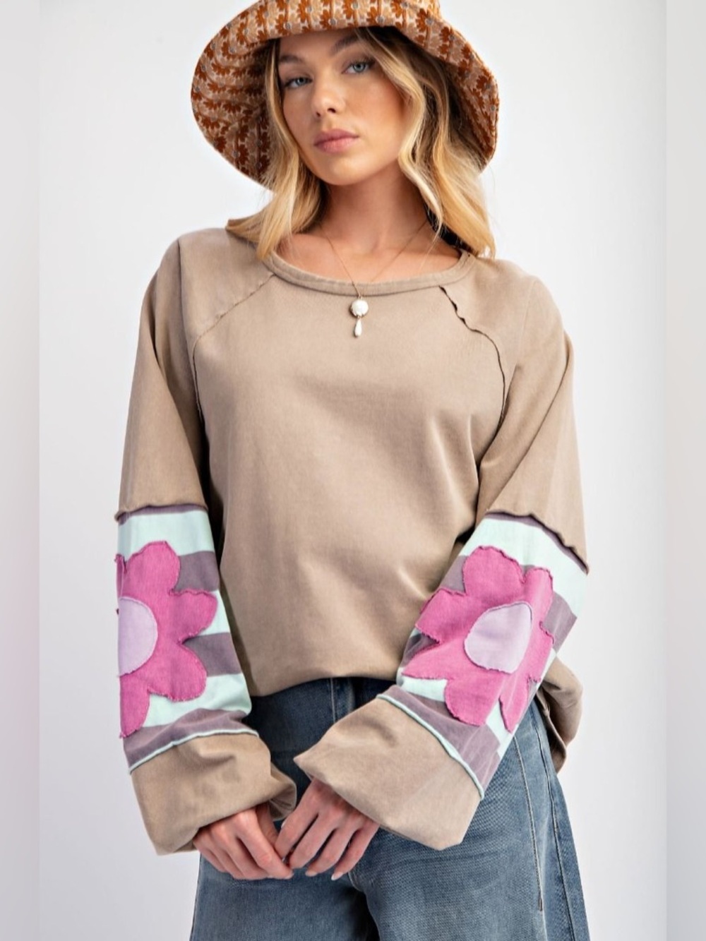 Easel Elora Petal Patch Pullover Top in Mushroom small